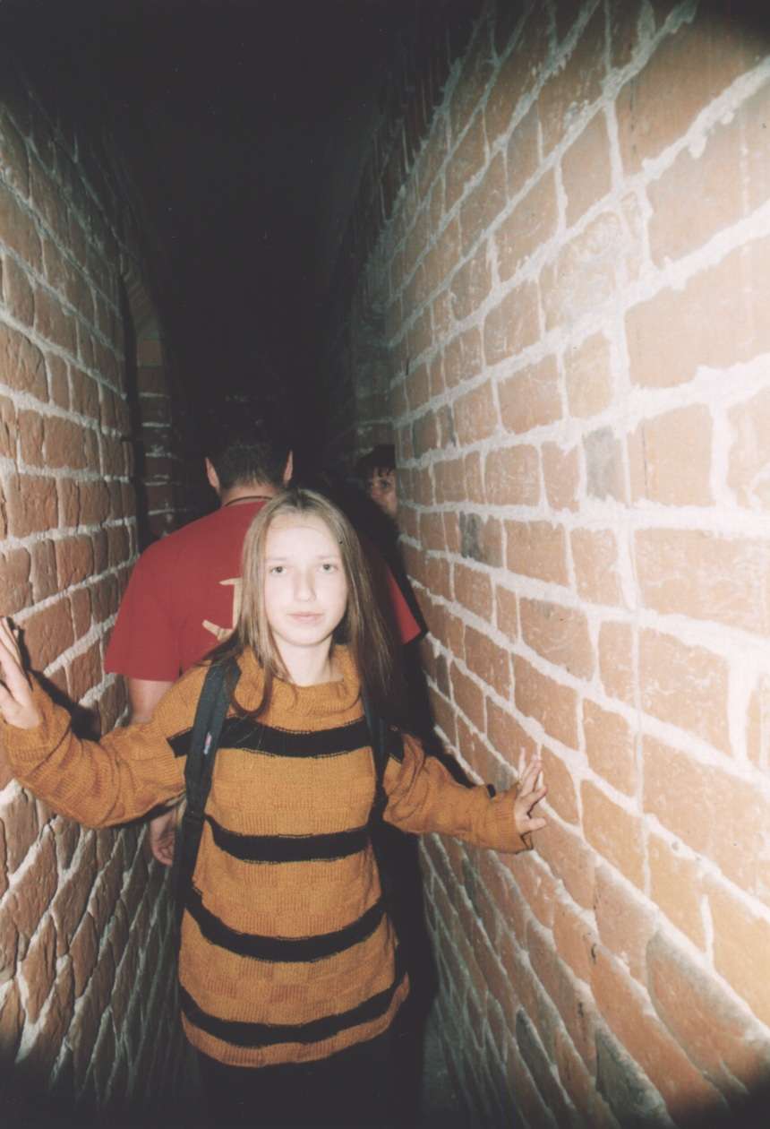 Fot. #G1: Obszar podziemi zamku w Malborku w chil� p�niej - UFOnauta znikn��