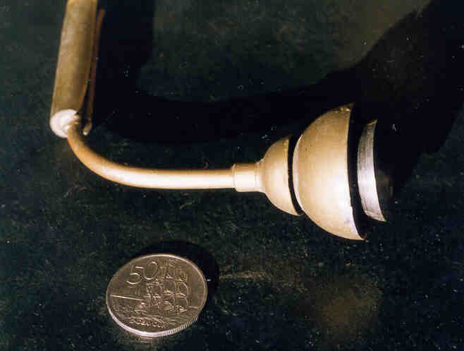 Rys. #B1: Grza�ka telekinetyczna Mr Davey (Rys. K8 z [1/4]). Odnotuj, ze z przyczyn wyjasnionych na stronach ufo_pl.htm i evil_pl.htm, czasami istotne ilustracje moga tu byc zablokowane przed pojawieniem sie. Szukaj wowczas tych ilustracji na innych stronach z Menu (np. o darmowej energii lub z [1/4]).