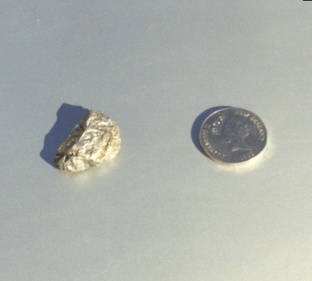 Rys. #8a: Czy jest to kawa�ek namagnesowanego z�ota?